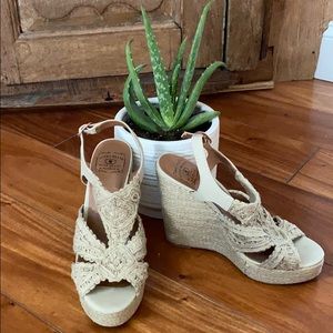 Lucky Brand tan wedges. EUC